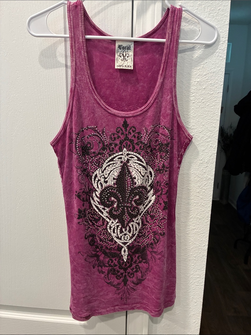 Vocal Fuchsia Graphic Fleur-de-Lis Tank